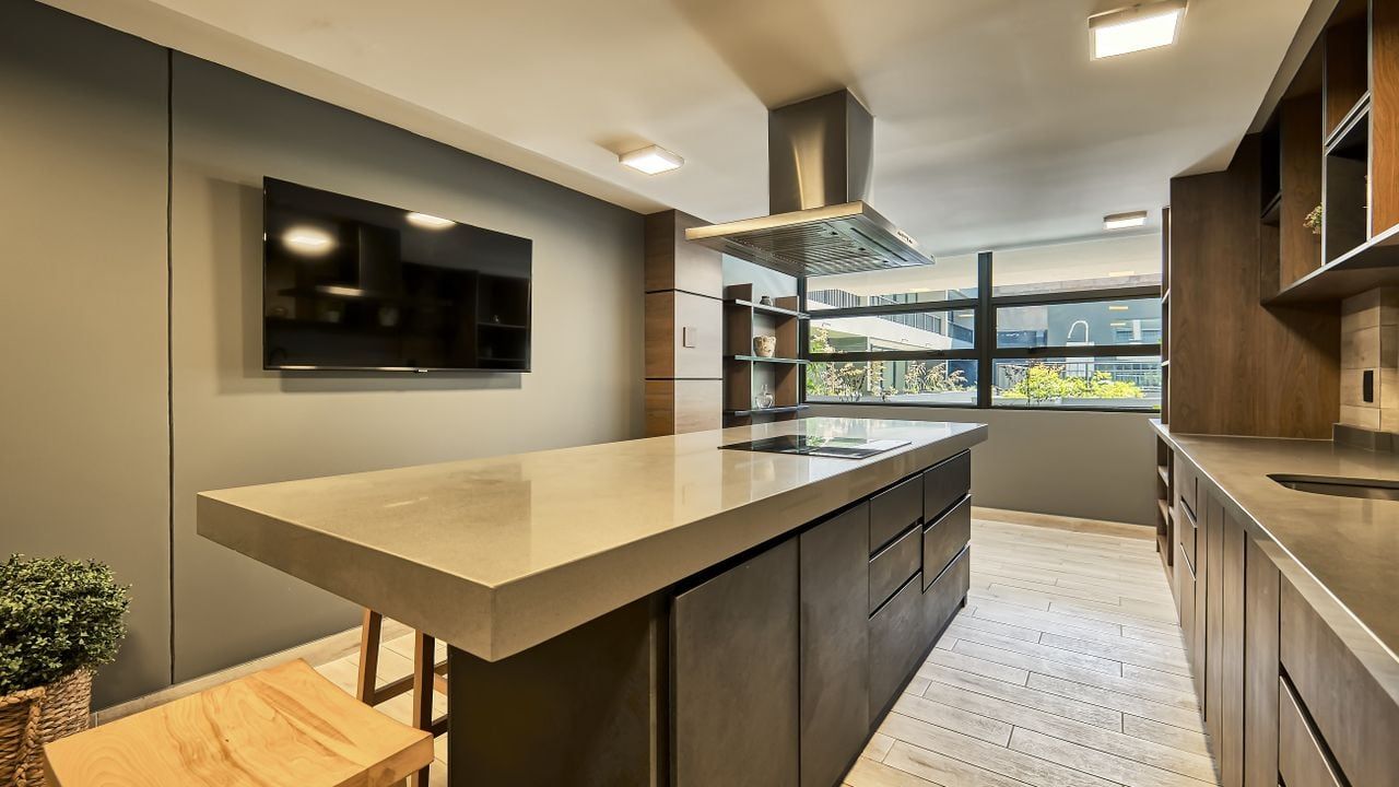Salón gourmet con isla de cocina en Edificio Vergara