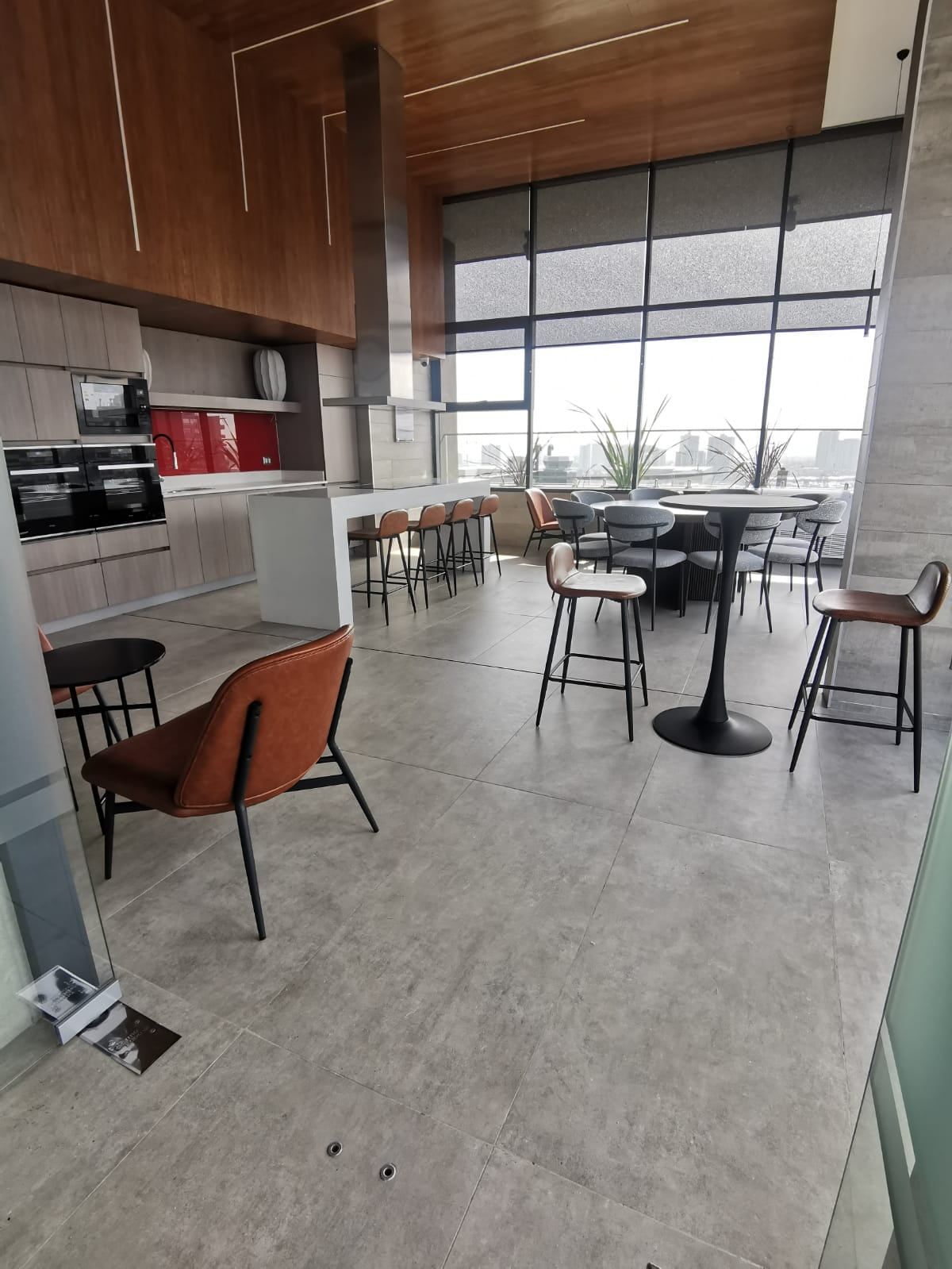 Salón gourmet con cocina de Activa Walker Martínez