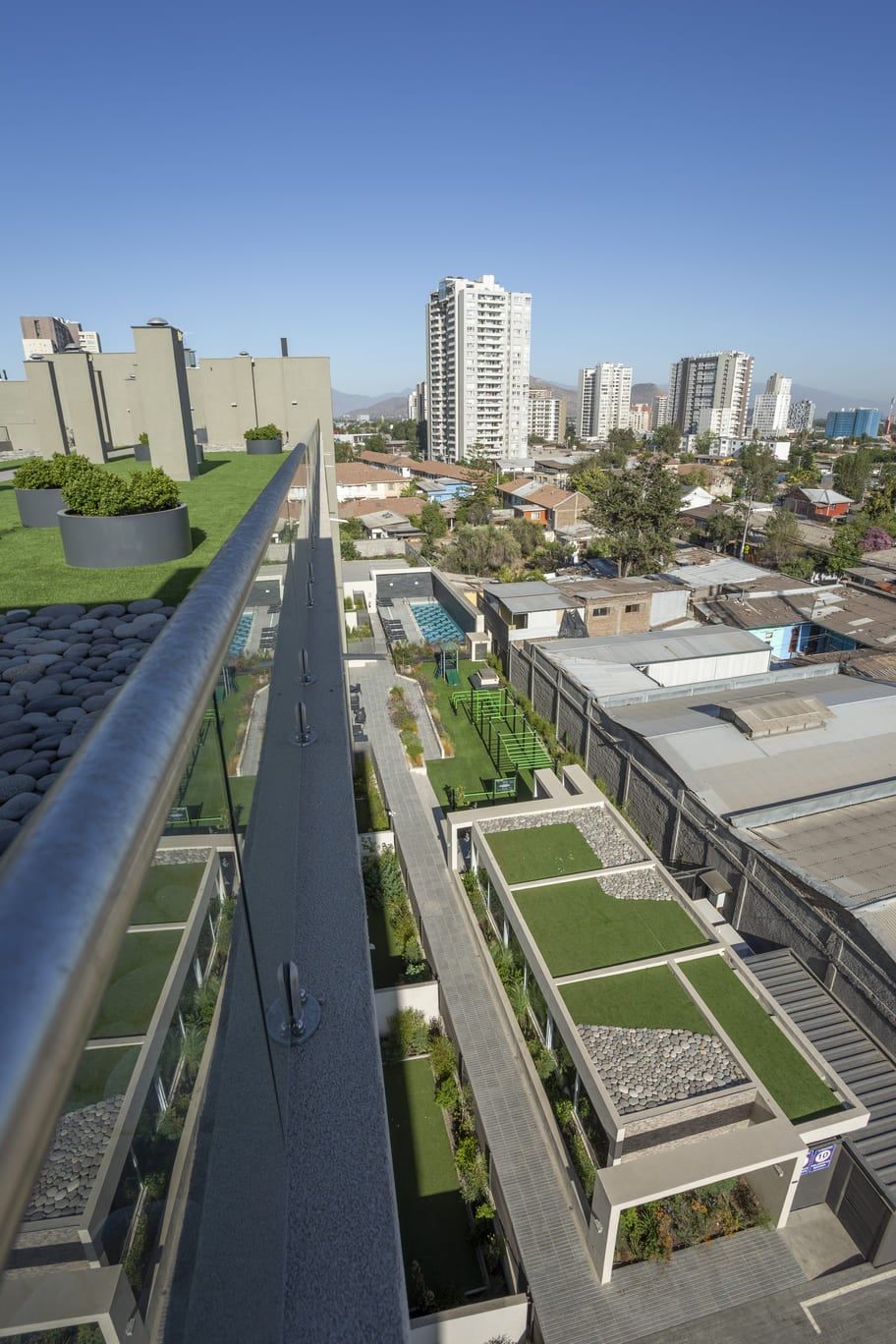 Vista desde un balcón de Independencia Activa hacia el barrio